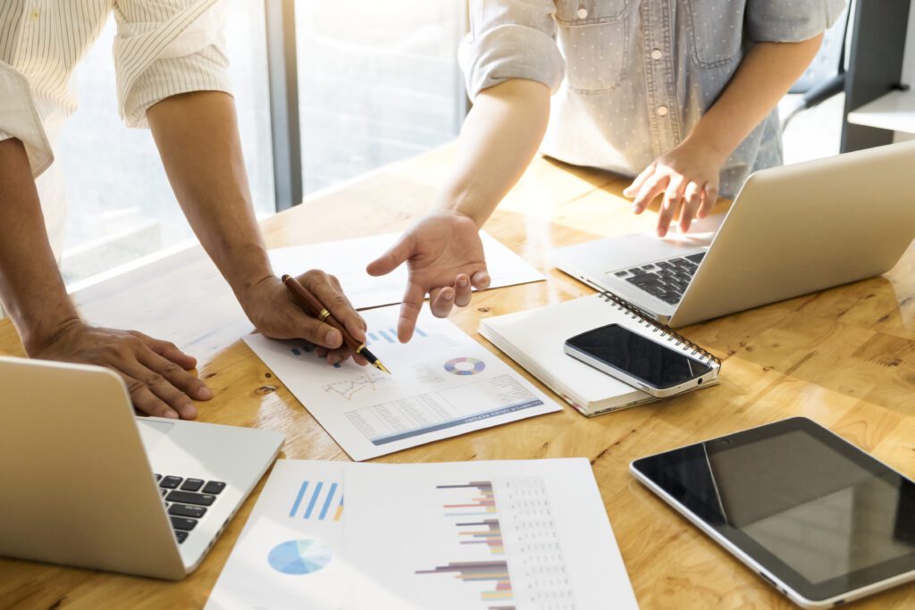 Como montar um plano de mídia inteligente para o primeiro trimestre de 2026