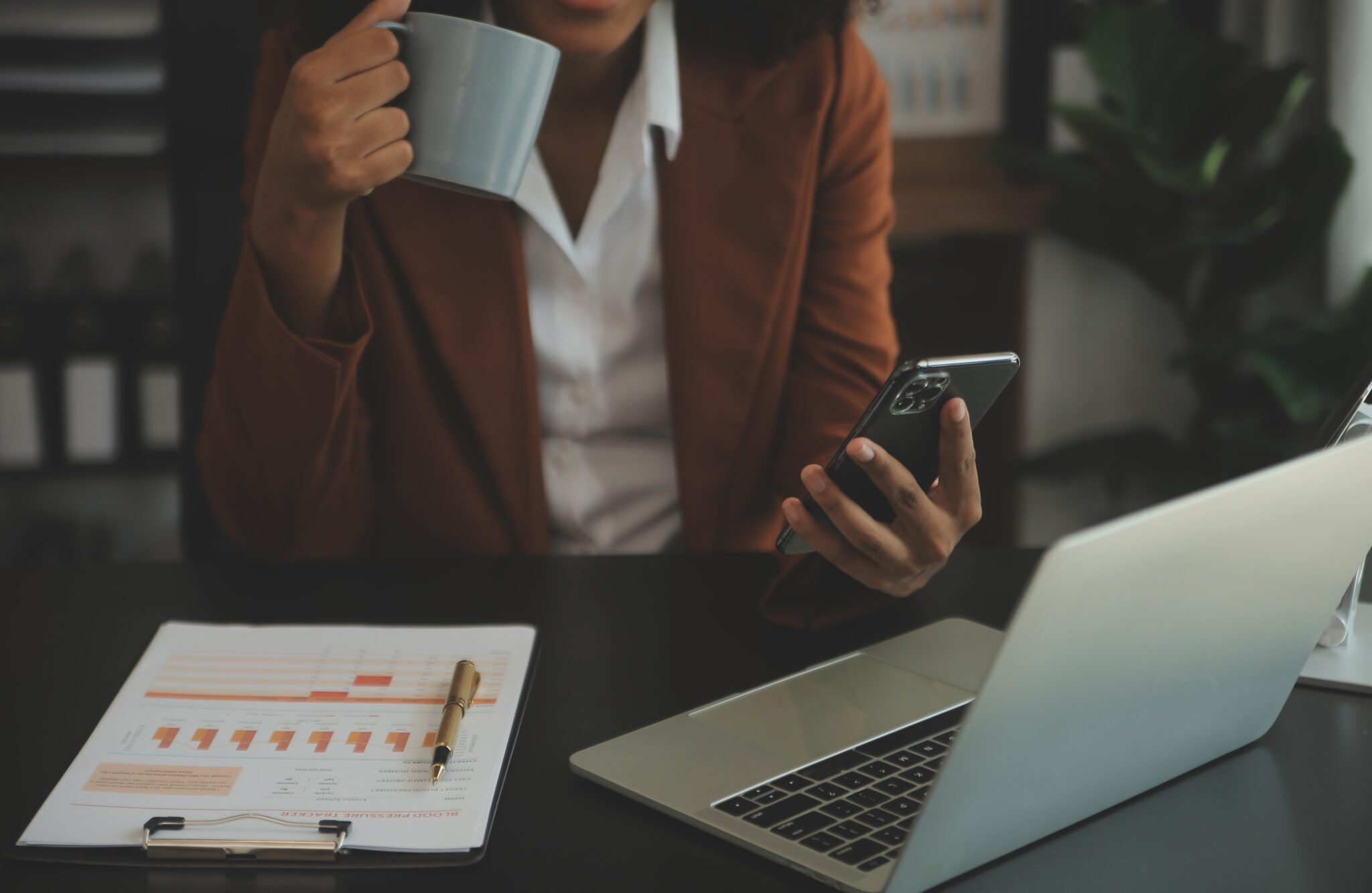 Mídia paga vs. crescimento orgânico: qual estratégia gera mais valor no longo prazo para sua empresa?